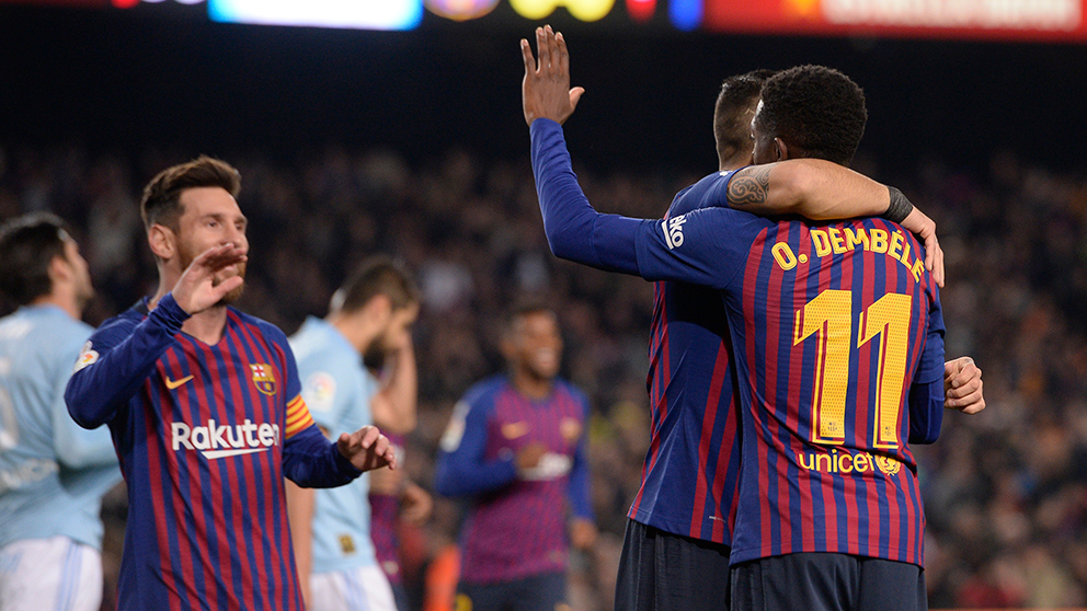 Dembélé celebra su gol con Luis Suárez y Leo Messi. (AFP)