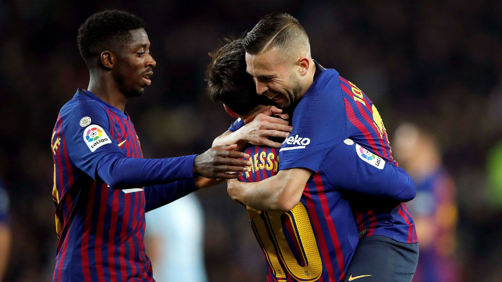 Jordi Alba, Dembélé y Messi celebran un gol del Barcelona