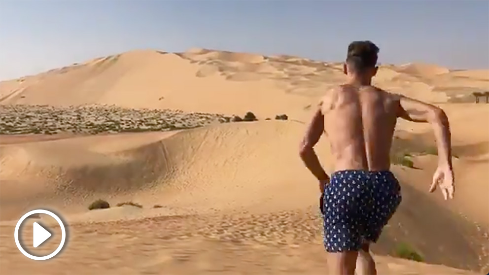 Marcos Llorente corriendo por el desierto