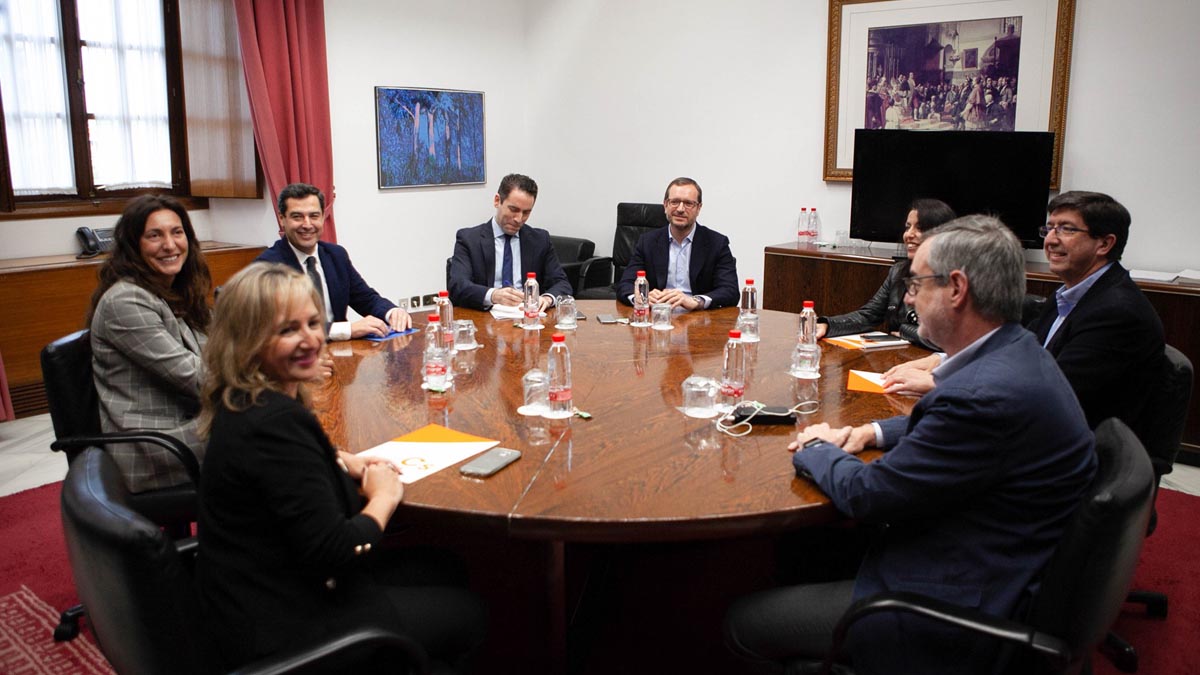 Mesa negociadora de PP y C’s por el pacto para gobernar en Andalucía. Foto: EP