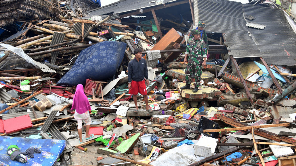 Los efectos del devastador tsunami de Indonesia. Foto: AFP