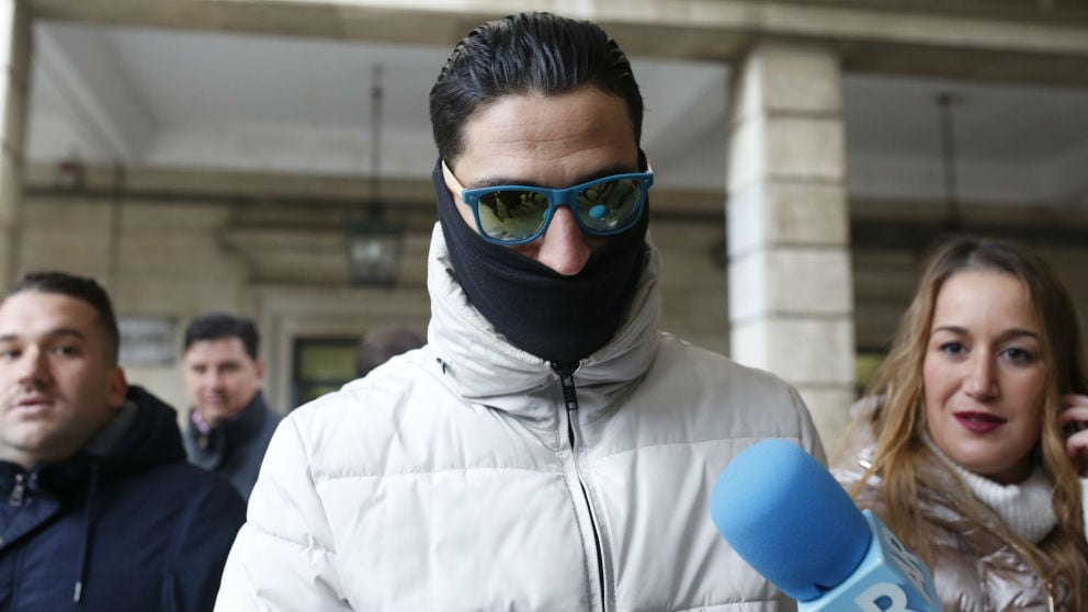 Uno de los miembros de La Manada llegando a la Audiencia de Sevilla. Foto: Europa Press