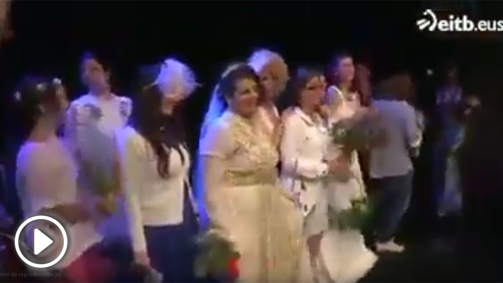 15 mujeres se casan consigo mismas.