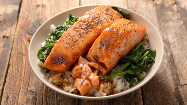 salmón con arroz y verduras