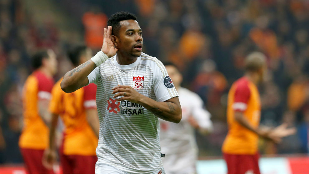 Robinho celebra un gol en Turquía. (Getty)