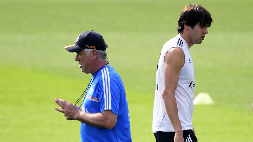 Kaká y Ancelotti en un entrenamiento con el Real Madrid. (AFP)