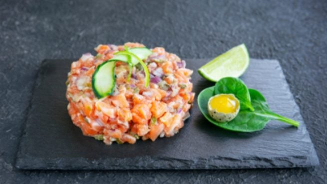 Tartar de salmón: la receta que no puede faltar en una cena
