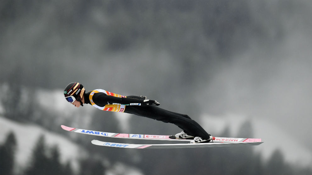 Kobayashi logra la victoria en Garmisch. (AFP)