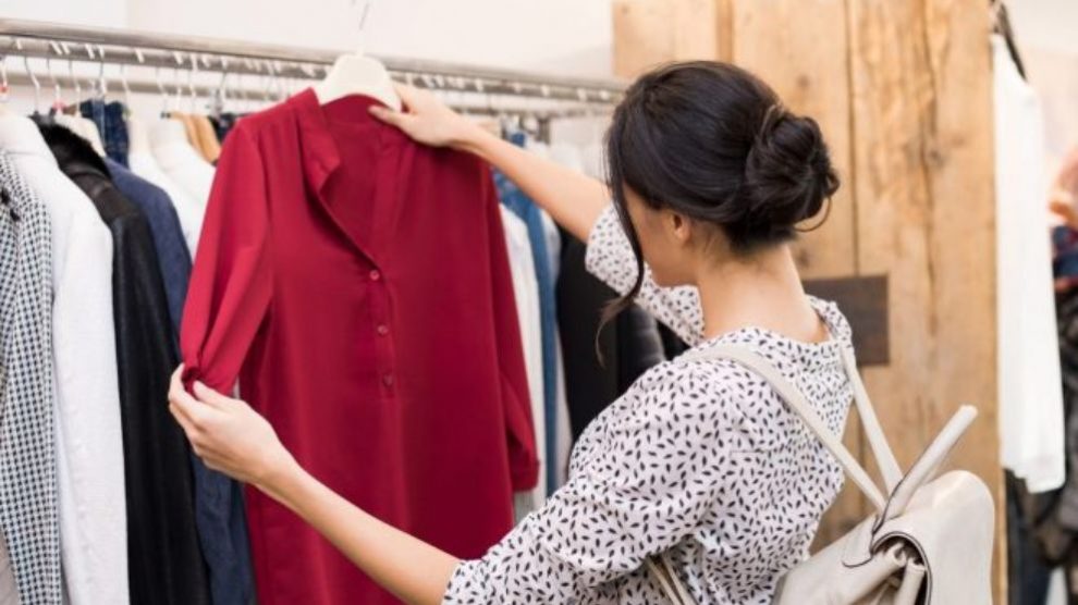 Consejos y pasos para saber cómo comprar ropa de manera inteligente