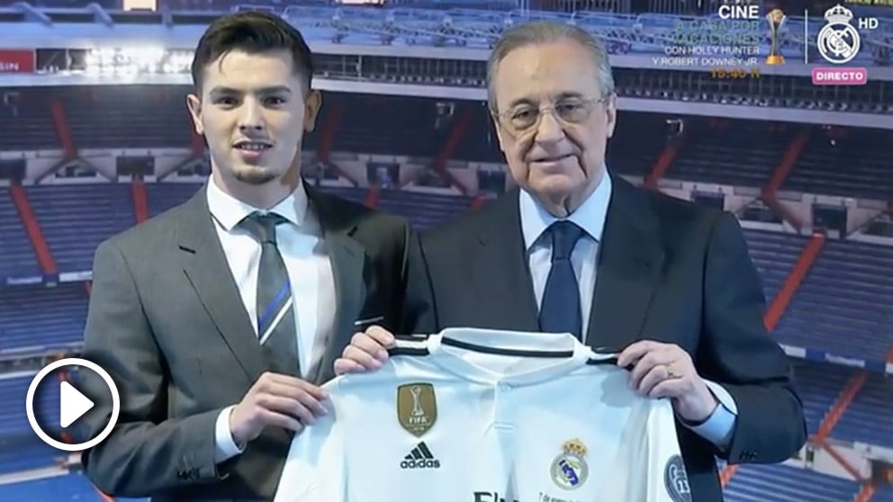 Florentino Pérez, junto a Brahim Díaz en su presentación con el Real Madrid. (Real Madrid TV)