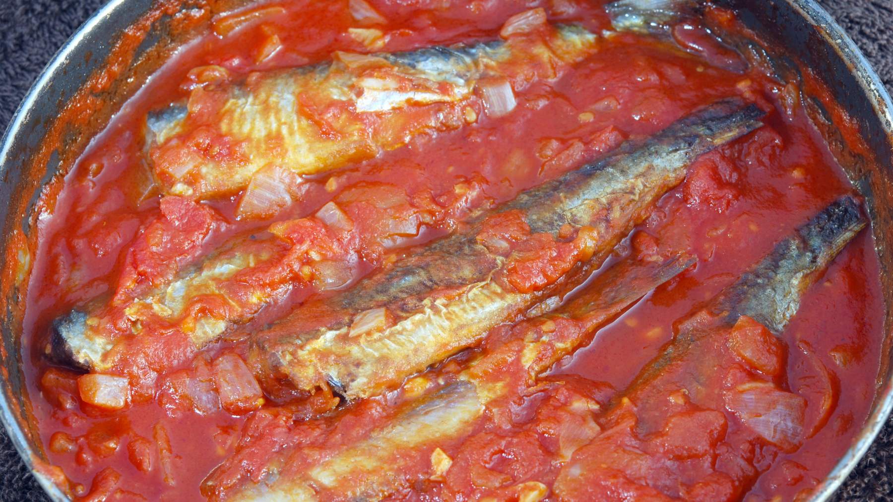 Sardinas con tomate al horno