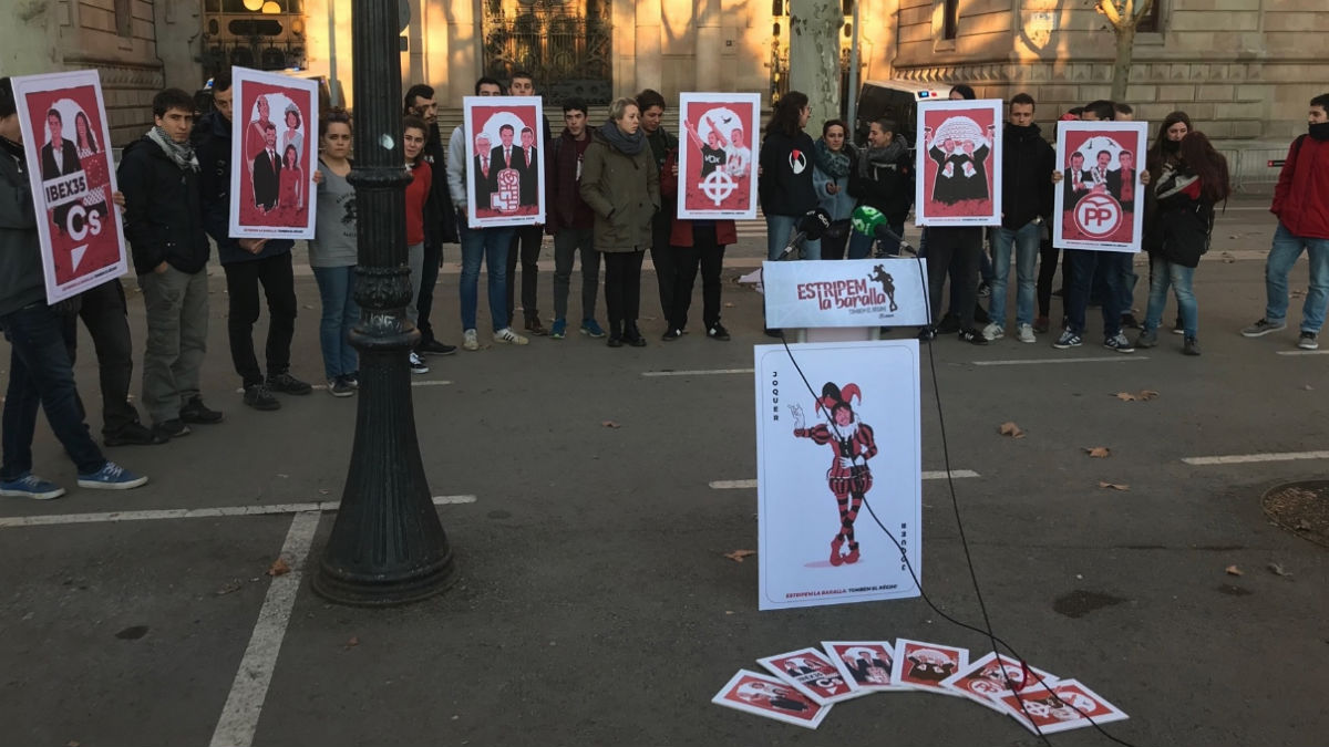 Protesta de Arran para que los golpistas no se presenten en el juicio (EP).