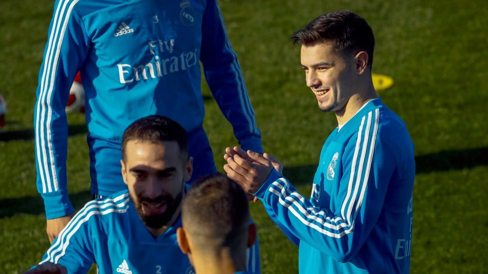 Brahim, junto a sus compañeros en el entrenamiento del Real Madrid. (EFE)