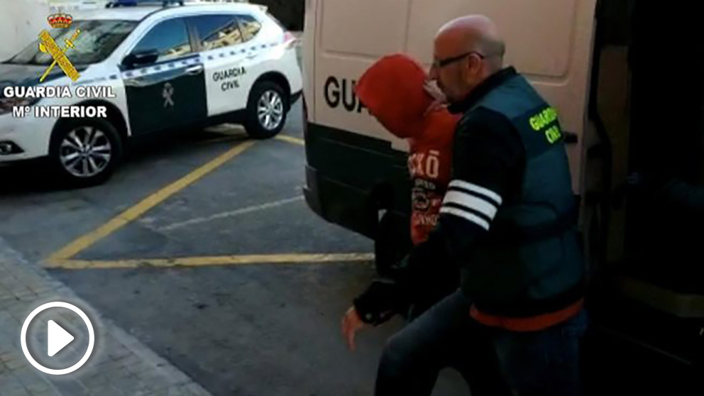 Uno de los miembros de la manada de Alicante detenido por la Guardia Civil.