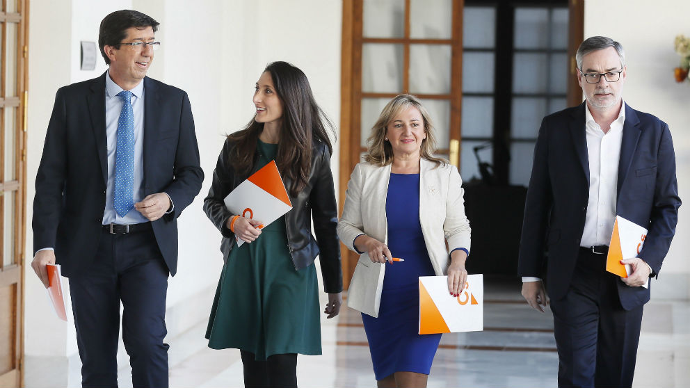La delegación política de Ciudadanos, encabezada por su líder regional, Juan Marín