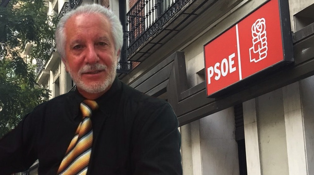 Florentino Gutiérrez y la sede del PSOE.