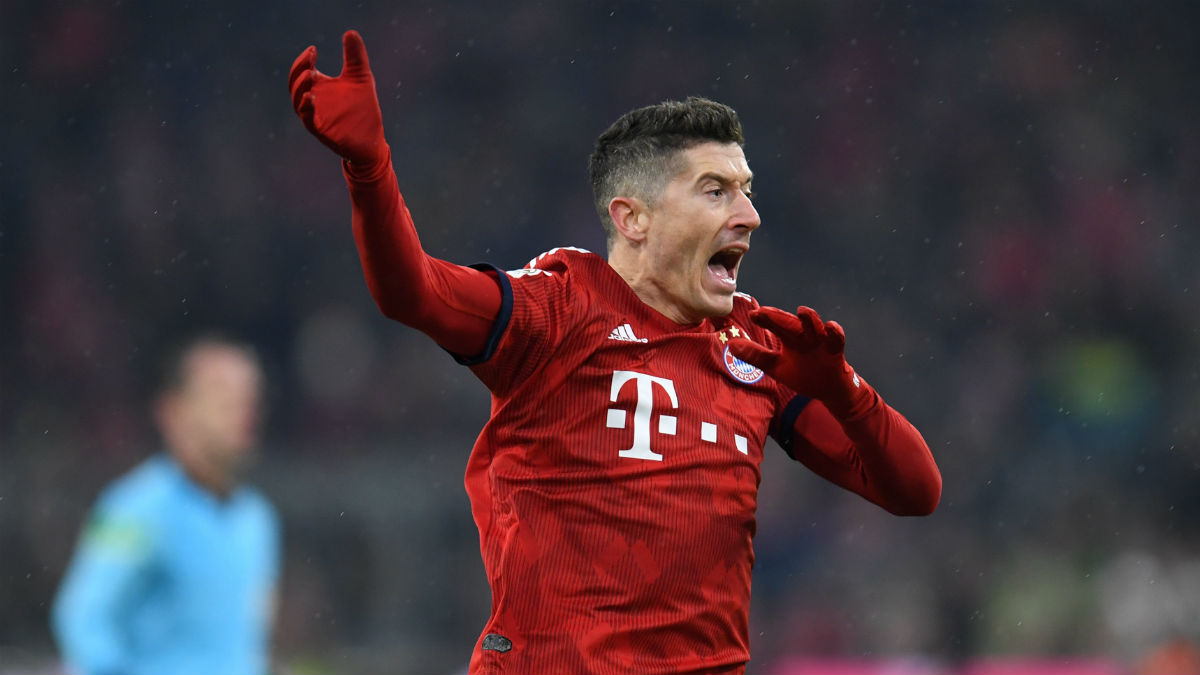 El Bayern de Múnich no tiene contento a Lewandowski con su política de fichajes. (AFP)