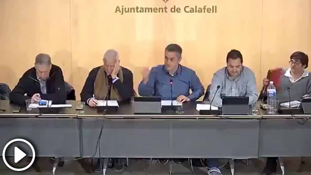 Ramón Ferré, alcalde de Calafell, durante el pleno municipal