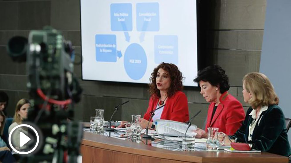 La ministra de Hacienda, María Jesús Montero, la ministra portavoz, Isabel Celaá y la ministra de Economía, Nadia Calviño, en el Consejo de Ministros de hoy.