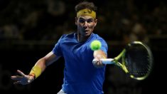 Nadal golpea una derecha en un torneo previo al Open de Australia. (Getty)
