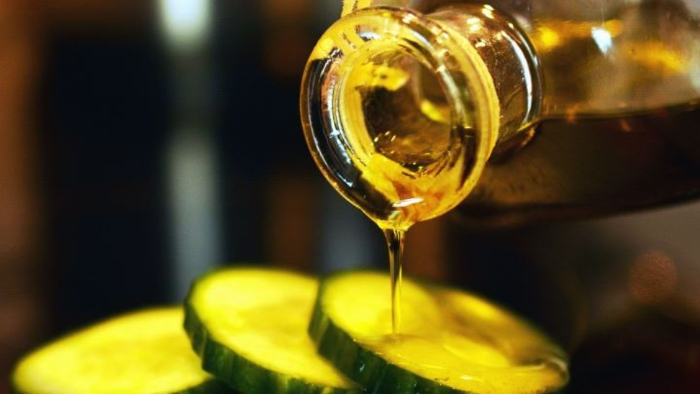 Entre las propiedades del aceite de oliva destaca especialmente las grasas buenas.