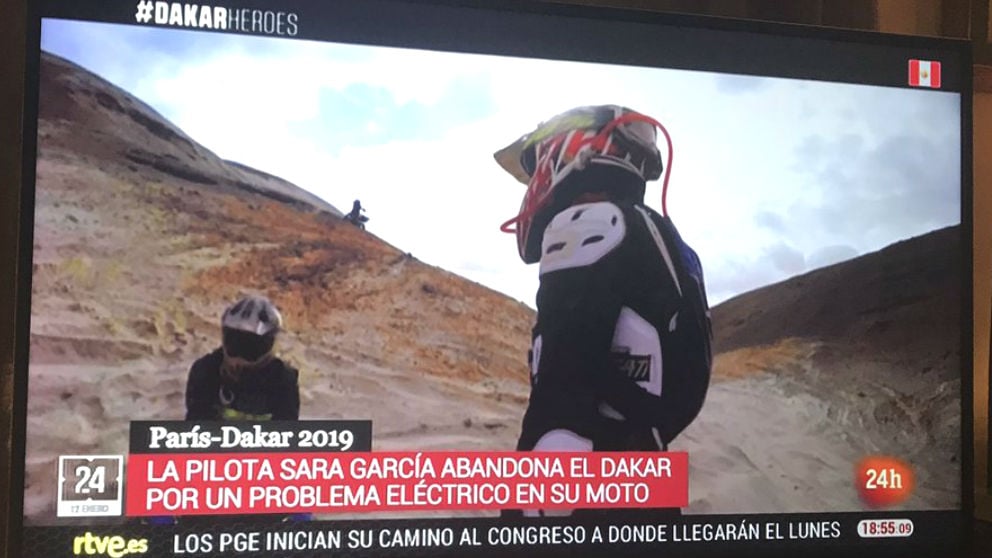 Rótulo del canal 24 horas que llama «pilota» a Sara García, la primera española que disputa el rally Dakar.