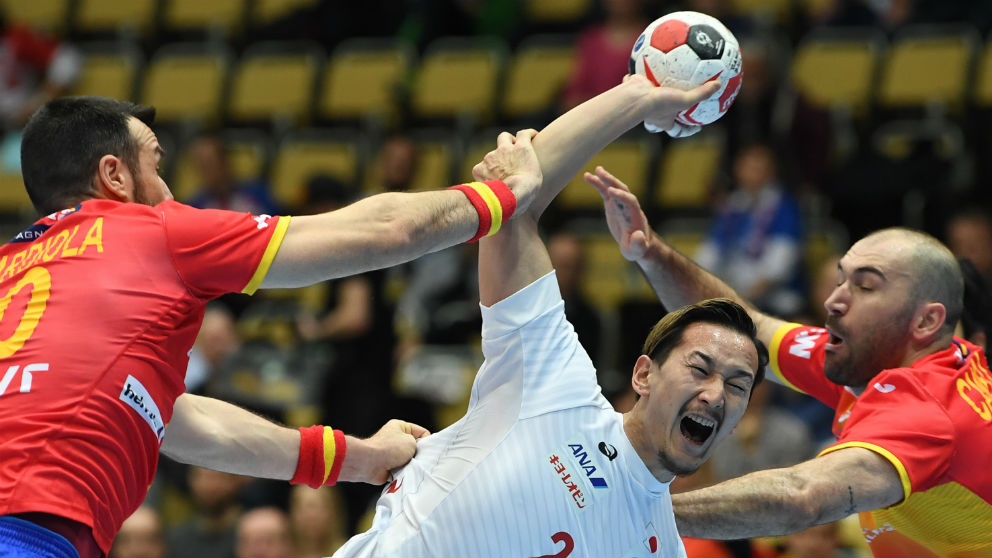 España y Japón se miden en el Mundial de balonmano. (AFP)