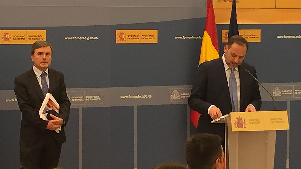El ministro de Fomento, José Luis Ábalos, en la rueda de prensa de los Presupuestos 2019.