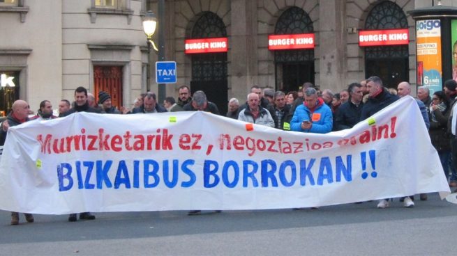 La totalidad de los trabajadores de la concesionaria de Bizkaibus Pesalur han secundado este lunes un nueva jornada de huelga. Foto: Europa Press