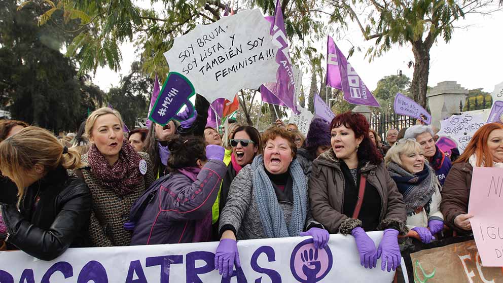 Manifestación feminista frente al Parlamento Andaluz. (Foto: Francisco Toledo)