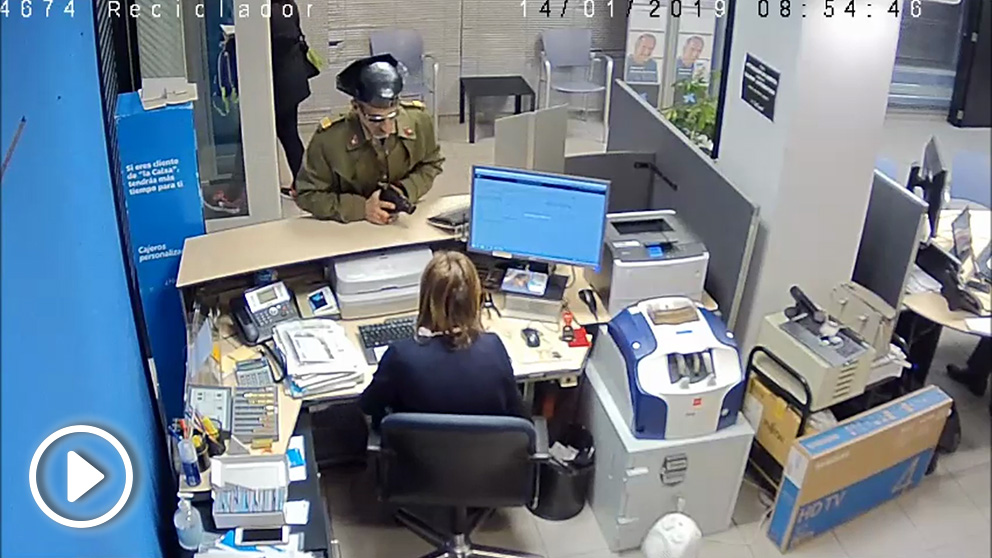 La sucursal bancaria de Badajoz atracada por un hombre disfrazado de Guardia Civil. Foto: Twitter