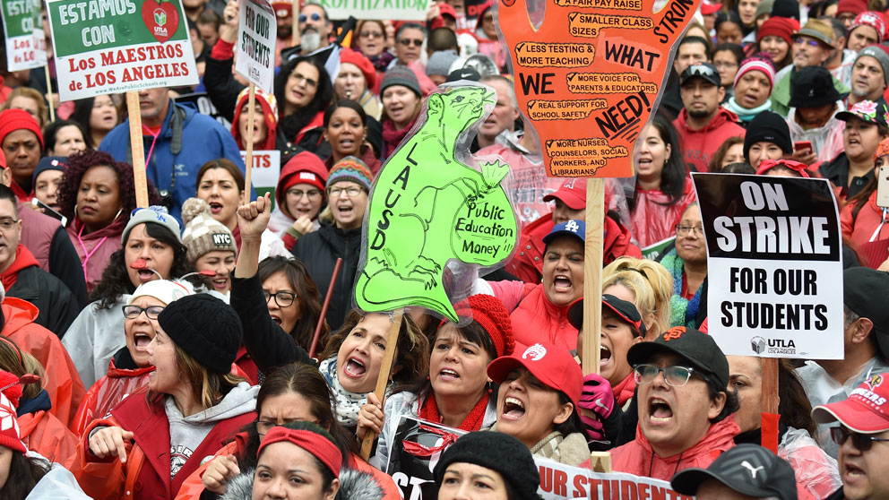 Miles de profesores en huelga en Norteamérica. Foto: AFP