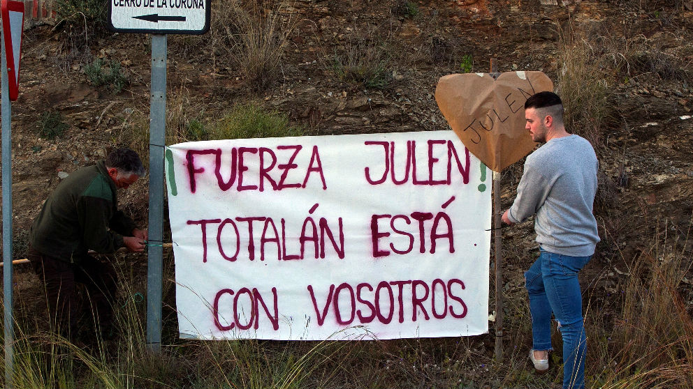 Concentración y marcha que los vecinos de Totalán (Málaga) han realizado en apoyo a Julen (Foto: EFE).