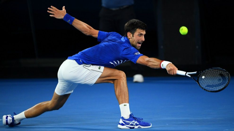 Djokovic devuelve una pelota. (Getty)