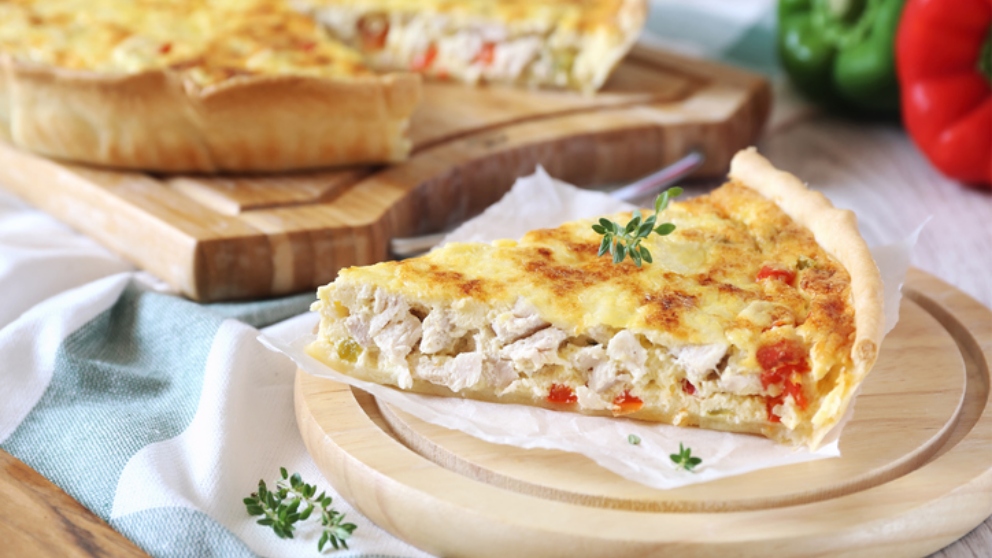 Hojaldre relleno de pollo al ajillo