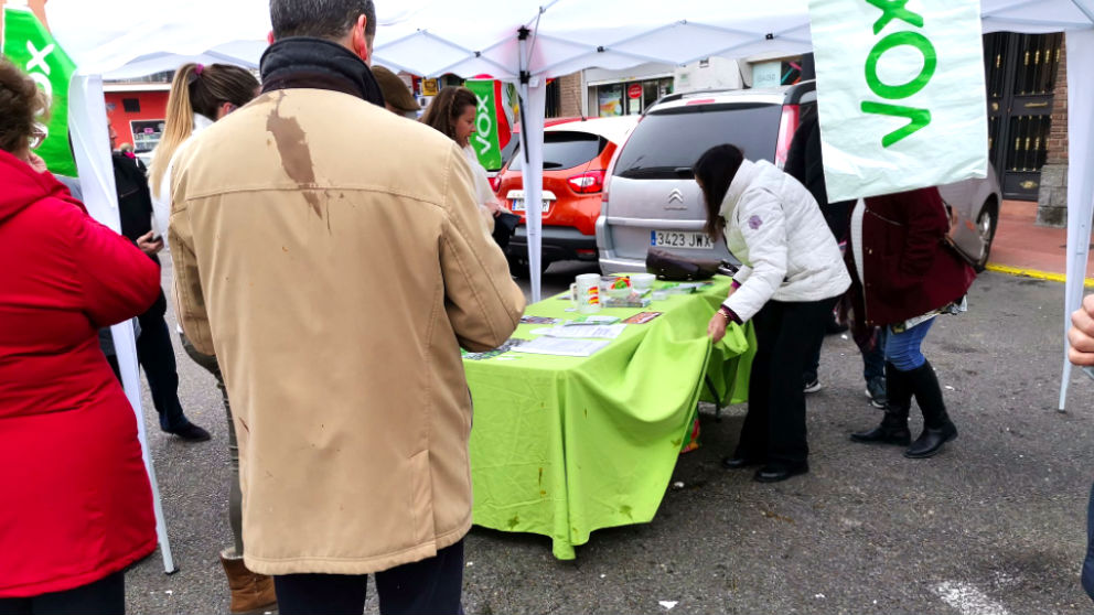 Ataque a una mesa informativa de VOX en San Sebastián de los Reyes (Madrid).