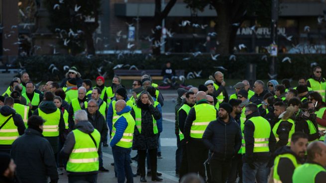 Los mossos impiden a los taxistas entrar por la fuerza en el recinto del Parlament