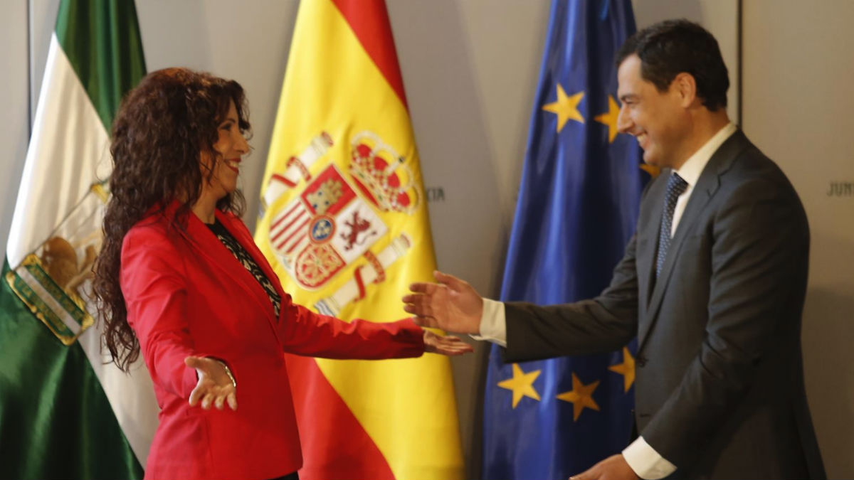 La consejera Rocío Ruiz y el presidente andaluz Juanma Moreno (EP).