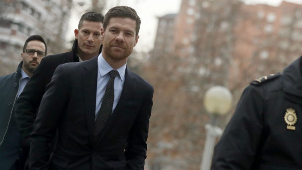 Xabi Alonso, a su llegada a la Audiencia Provincial de Madrid. (EFE)