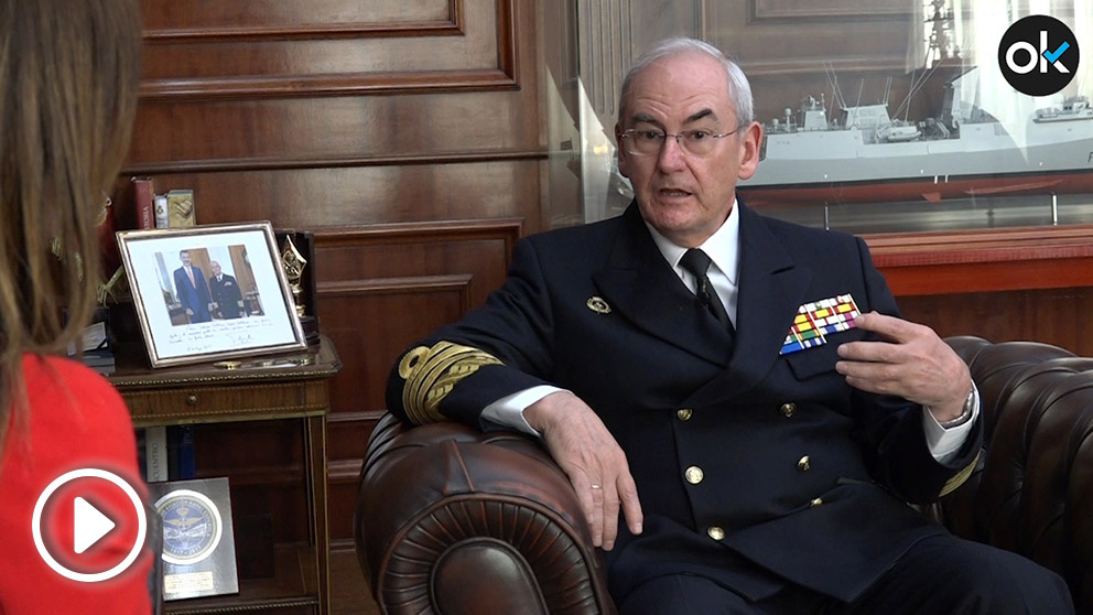El AJEMA Teodoro López Calderón en su despacho del Cuartel General de la Armada