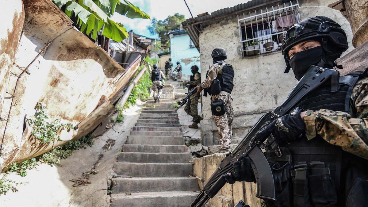 Militares venezolanos durante una redada. Foto: EP