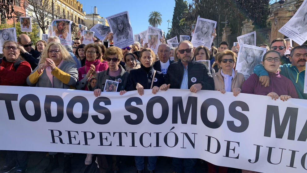 Los padres de Marta del Castillo encabezando la manifestación por el décimo aniversario de su desaparición (Europa Press)