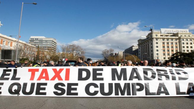 Los taxistas plantan un campamento en la Castellana para colapsar Madrid