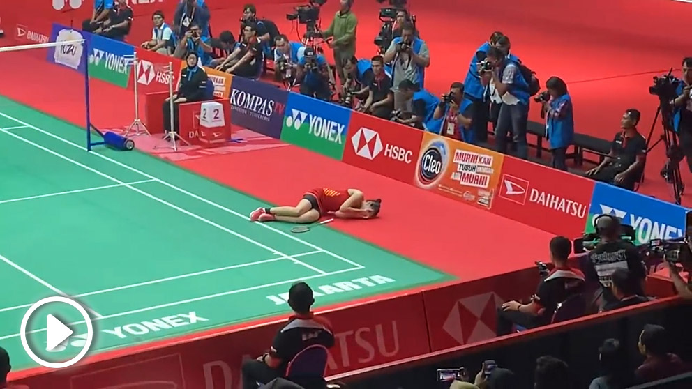 Carolina Marín se duele en el Masters de Indonesia.