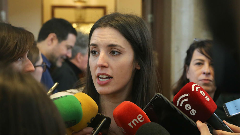 Irene Montero, portavoz de Podemos, en declaraciones en el Congreso. (Foto: Europa Press)