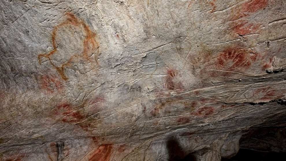 Localizados tres grabados de manos con 20.000 años de antigüedad en la cueva de Altamira