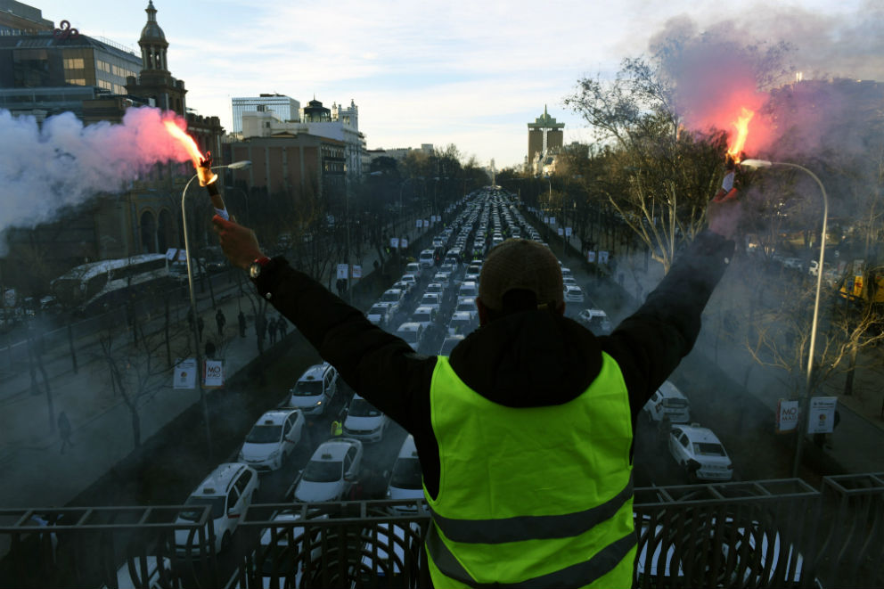 Protesta de taxistas este lunes al amanecer en Madrid