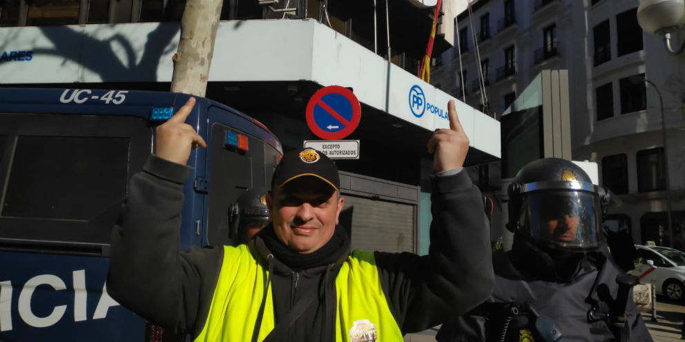 Tito Álvarez, líder de Elite Taxi Barcelona, frente a la calle Génova