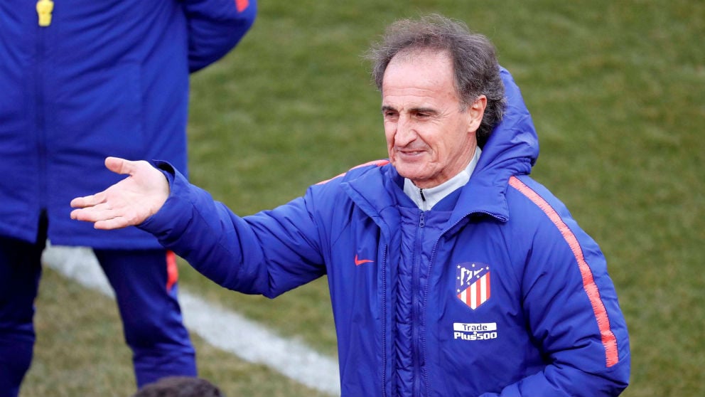 El profe Ortega, en un entrenamiento del Atlético. (EFE)