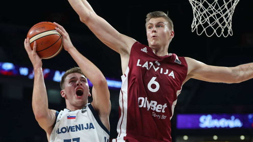 Doncic y Porzingis se enfrentaron en el EuroBasket de 2017.